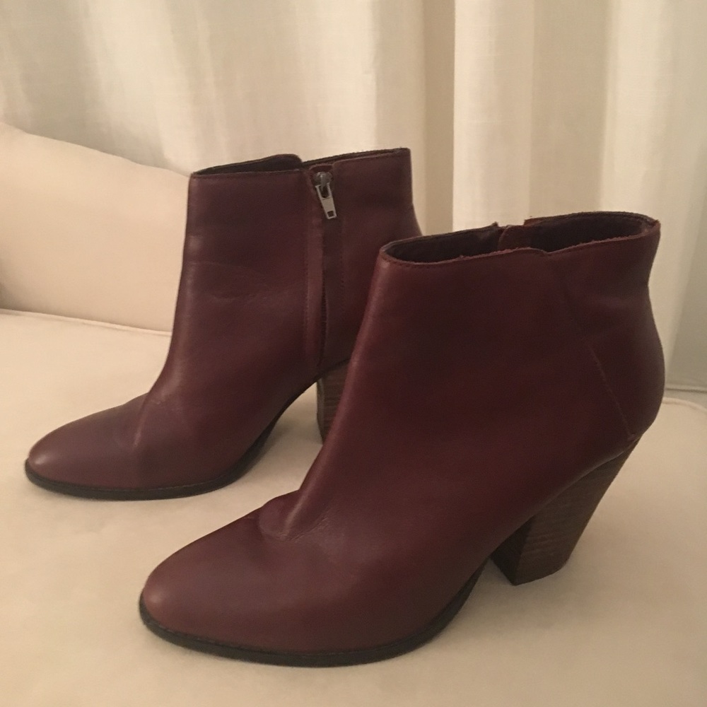Perfect condition Dolce Vita Maroon booties